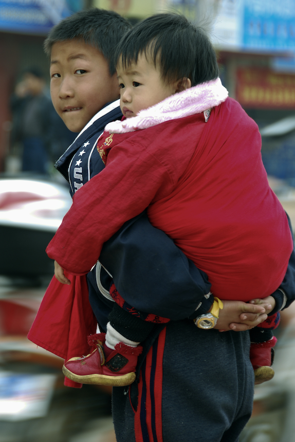 Children crossing busy street - Kunming 
